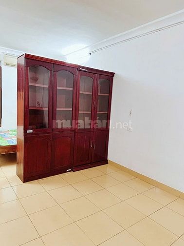 Cho thuê căn hộ tầng 2, tập thể mặt phố Giảng Võ, DT 60m2, 2 phòng ngủ
