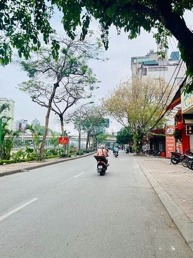 Cần bán biệt thự khu Lê Văn Lương, Trung Hòa. Dt: 133m2. Mt: 7m. thô.