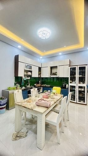 TRẦN HƯNG ĐẠO - 5 TẦNG - HẺM 8M - DT 5m x 20 - GẦN MẶT TIỀN