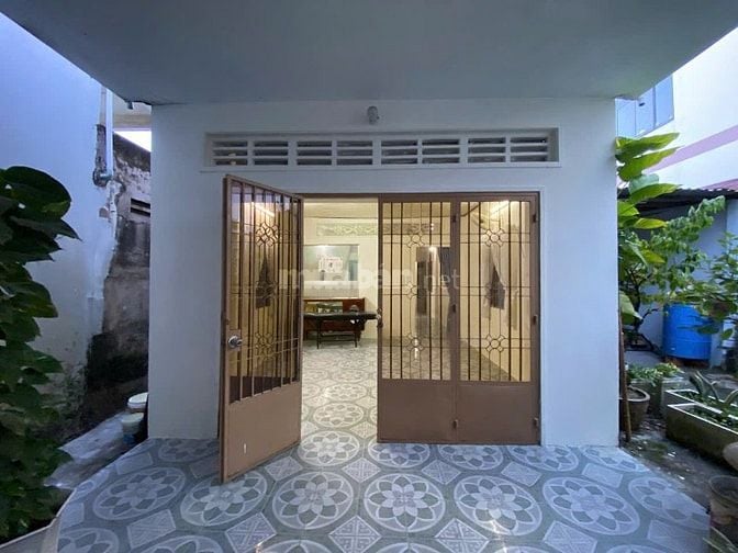 Cần bán gấp căn nhà cấp 4 ở 1/ Đ. Nguyễn Thị Huê  80m2 SHR giá 888tr