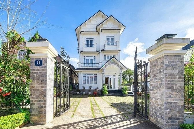 Cho thuê villa sân vườn 11 phòng phường 8 đà lạt -đầy đủ nộị thất