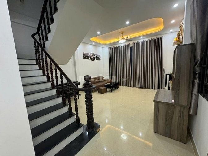  Nhà 2 tầng (6.4x13) sát chợ Phước Bình – Phước Long A – SHR – chỉ 7.1