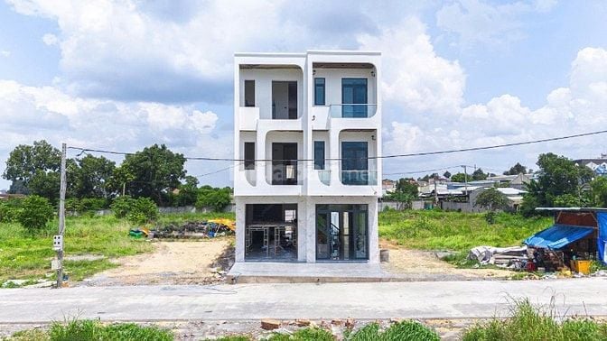 BÁN NHÀ PHỐ 3 TẦNG . NGAY UBNN PHƯỜNG TƯƠNG BÌNH HIỆP <TPHCM.