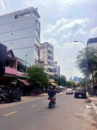 Bán nhà mặt tiền trung tâm TP. HCM, cách Chợ Bến Thành 400m, 6 tầng