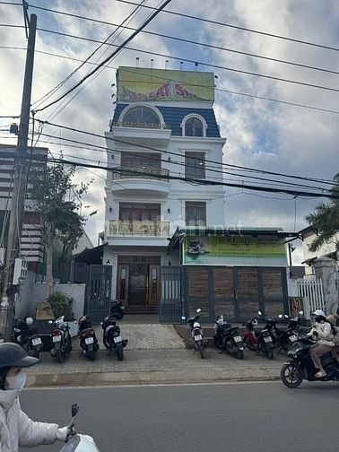 cho thuê villa 8 phòng đang kinh doanh spa có giấy phép đầy đủ đà lạt