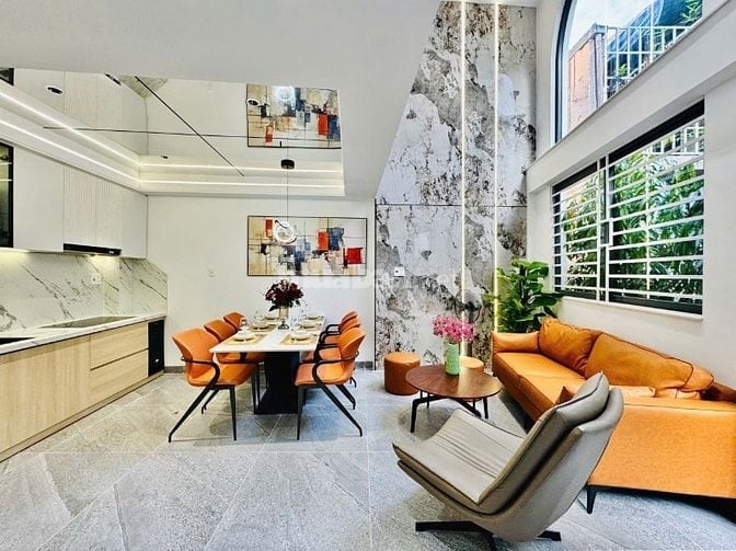 CHỦ BÁN NHÀ ĐẸP MỚI XÂY ĐÚC 3LẦU FULL NỘI THẤT GẦN SÂN BAY GIÁ MỀM