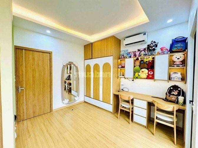 Bán nhà 5 tầng 80m2 phố Linh Lang, ô tô ra vào, nhà đẹp, ở luôn
