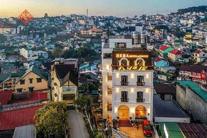 Cho thuê khách sạn 3 sao -40 phòng trung tâm đà lạt - view đẹp 