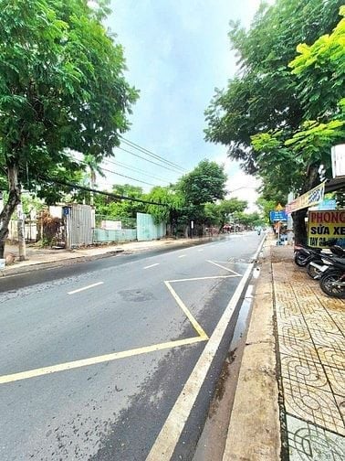 Nhà bán một lầu mặt tiền đường vị trí mua bán kinh doanh đa ngành nghề