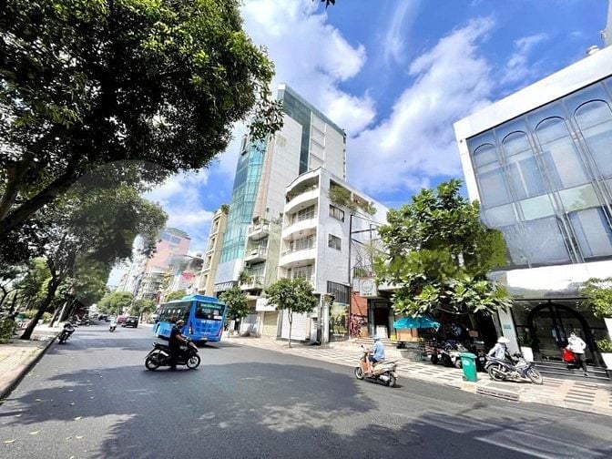 Bán Khuôn đất 700m2 - Xây Building, Khách Sạn - MT Ngay Trần Hưng Đạo