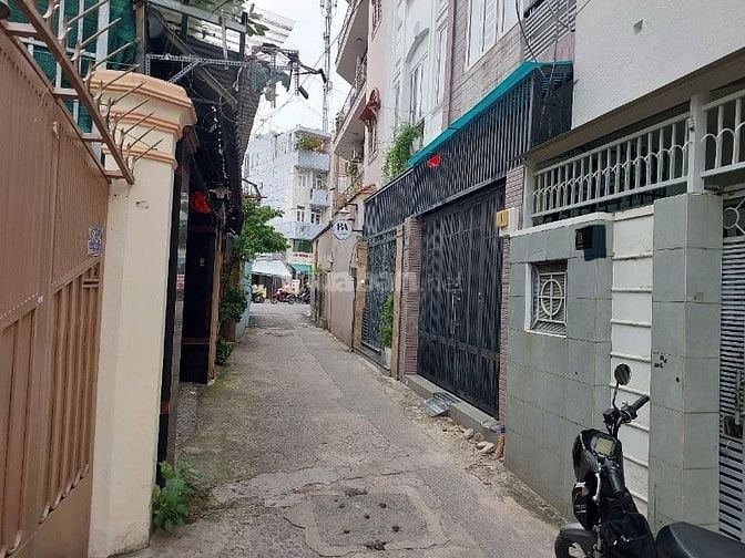 4 x 14(m), hẻm 3m thông, xe hơi quay đầu, khu dân trí, sổ hồng cc.