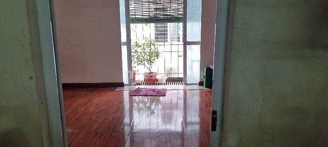 Chính chủ Cho thuê căn hộ tập thể Trung tự 60m2, 3 phòng + Bếp +WC, gầ