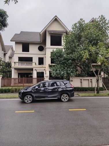Bán Biệt thự sunny garden: DT 300m2, MT 15m, 4T, vị trí đẹp Gía 35 Tỷ 