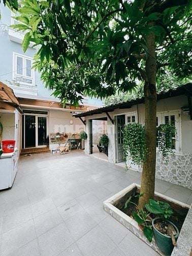 Cho thuê nguyên căn biệt thư sân vườn