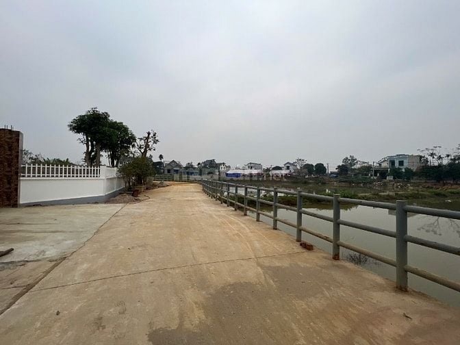 ĐẤT MẶT HỒ HÀNG HIẾM TRUNG TÂM XÃ 143M²