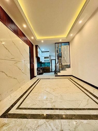  Bán nhà phố Đức Giang 30m2-5tầng-3 phòng ngủ- 5.4 tỷ, gần ô tô tránh