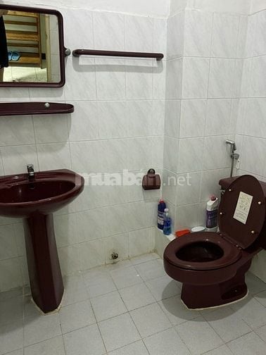 Nhà còn 1 phòng cho thuê ,giá rẻ , phòng đẹp : 24m2