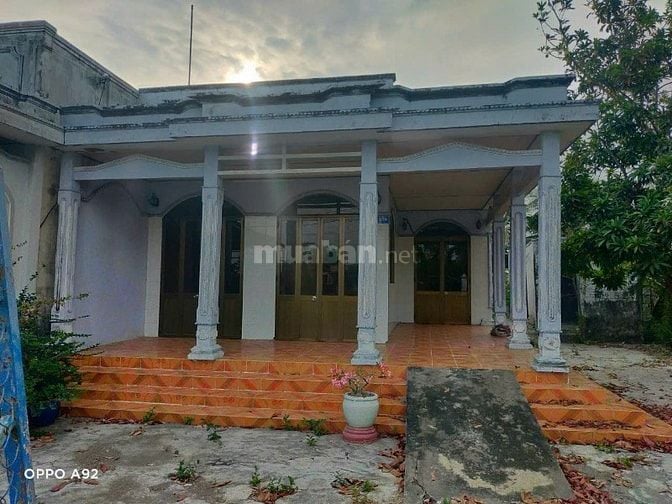 Cần bán gấp nhà mặt tiền đường xe tải gần biển 