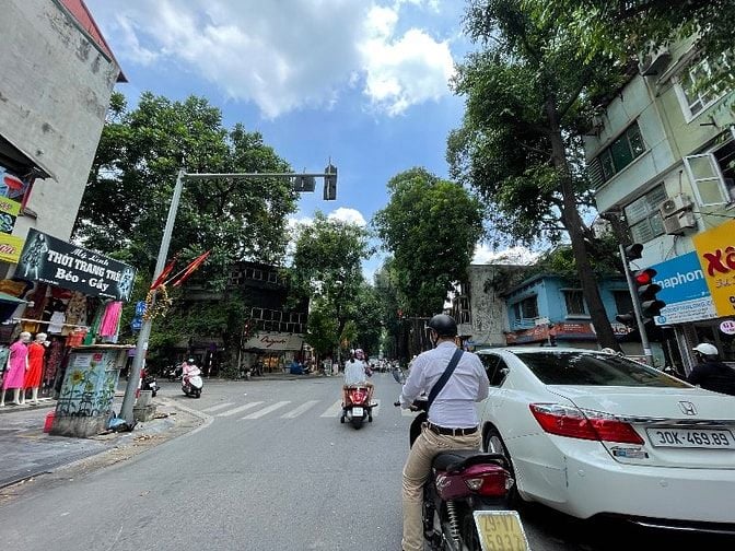 Bán nhà đất mặt tiền 18m mặt phố Hoà Mã, Ngô Thì Nhậm, Hà Nội