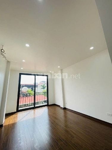 Cho thuê nhà ngõ Nguyễn Phong Sắc 50m 5 tầng, ô tô đỗ cửa, kinh doanh
