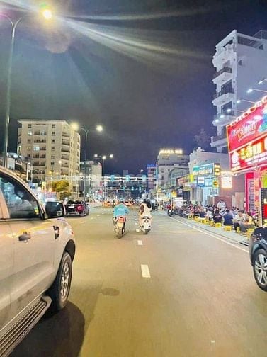 🌈 BÁN CHDV 3LẦU MẶT TIỀN ĐƯỜNG SỐ 28 PHƯỜNG 6 , QUẬN - GV
