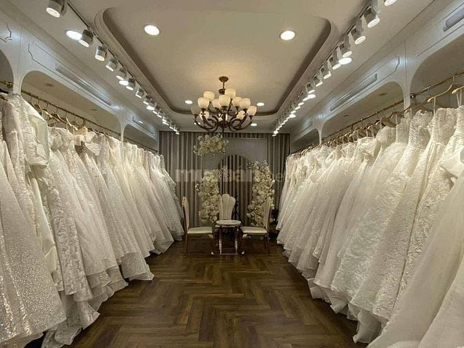 Cho thuê nhà mặt phố Huế 131m 7 tầng giá 6000$/ tháng
