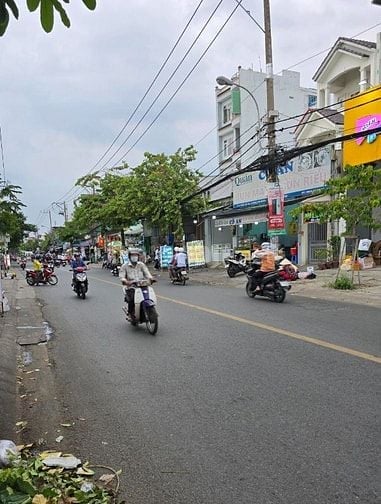 BÁN NHÀ MẶT TIỀN NGAY BÀ HOM SÁT CHỢ DT 152M2 VUÔNG A4 NHỈNH12 TỶ