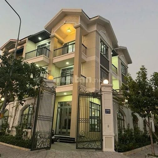 Cần bán căn góc Biệt thự 179/68 Đặng Thùy Trâm, P. 13, Q. Bình Thạnh