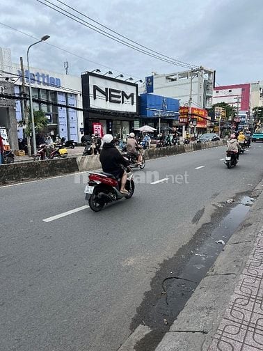 Bán nhà mặt tiền Huỳnh Tấn Phát, Quận 7