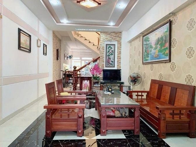 Chạy nợ bán gấp nhà đ. Xóm Chiếu, q4 gần chợ ,dt 58m2- giá 890tr-shr