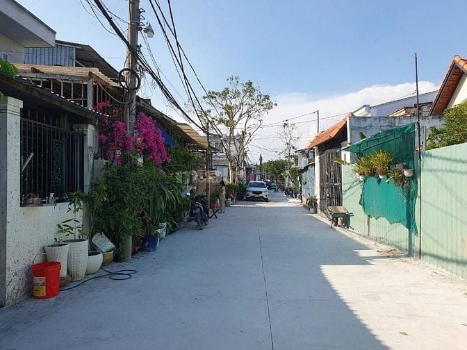Gần chợ nhơn đức lê văn lương 