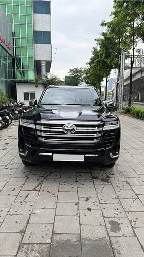 Bán Toyota Land Cruiser LC300, đăng ký 2025, xe mới 99%.