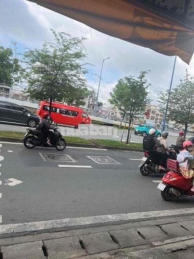 Cho thuê nhà mặt tiền Võ Văn Kiệt, P.13, Q.5 giá 18tr