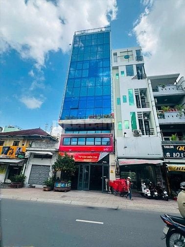 Cho thuê nhà mặt tiền Trần Hưng Đạo, Phường Nguyễn Thái Bình, Quận 1.