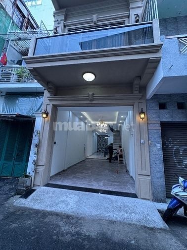 Nhà mặt tiền giá hẻm tại chợ Tân Định, Quận 1