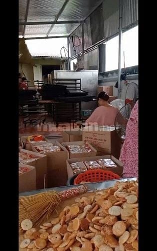 tuyển nam nữ làm bánh ngọt bao ăn ở