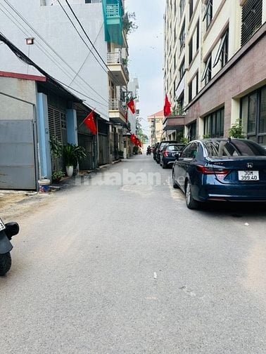BÁN NHÀ HOÀI ĐỨC: DT 82M2, ĐƯỜNG TRƯỚC NHÀ RỘNG 6M, CÓ SÂN GARA ÔTÔ 