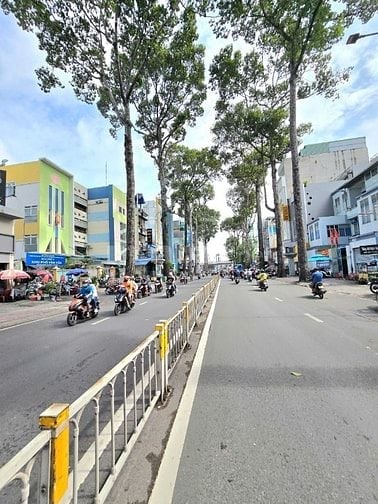 Bán gấp nhà mặt tiền Nguyễn Tri Phương, Q10, DT: 7x16m, giá siêu hời