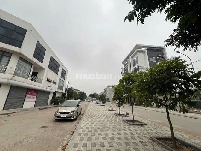 Nhà 2 mặt tiền lô góc trung tâm Đan Phượng hướng Nam-ĐB