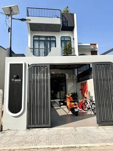 Nhà Mới Xây Một Trệt Một Lầu Sổ Hồng Đường Nhựa 2 Ô tô Gần cầu Hóa An
