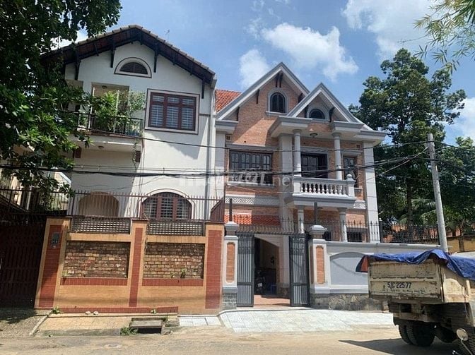 Bán Villa Phố Hoàng Dư Khương vị trí đẹp bậc nhất Q10. DT: 10 x 20m,3L