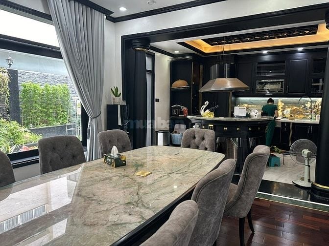 270 tỷ Villas Vinhomes Tân Cảng 300m2 cần bán