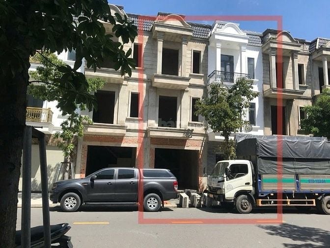 Chính chủ kẹt tiền cần bán gấp nhà phố khu Hoàng Nam Tân Uyên