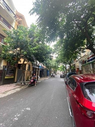 Bán nhà ngõ phố Trung Kính: DT 75m2, MT 4.5m, 5Tầng, ÔTô, Gía 22.8 Tỷ