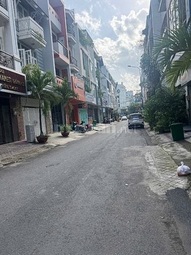 CHO THUÊ NHÀ MẶT TIỀN HOA HỒNG P7 PHÚ NHUẬN 80m2 4 TẦNG 40tr/th.
