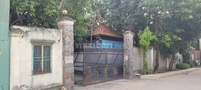 Kho bãi 1000 m2 có cổng tường rào, mặt tiền đường nhựa 8m.