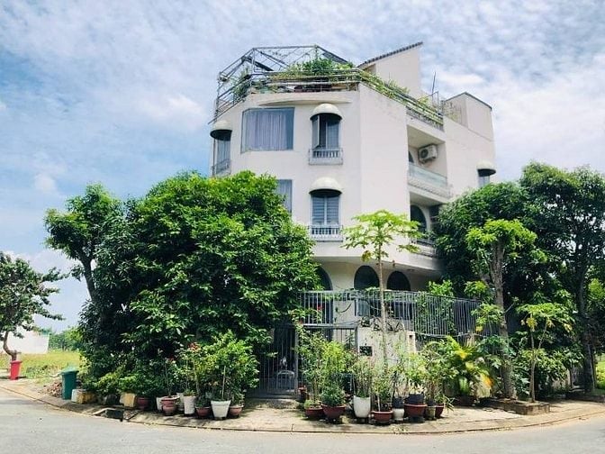 Bán Nhà 2 Mặt Tiền 10x20 lô góc  KDC Vạn Phát Hưng, Phú Xuân, Nhà Bè