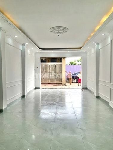 Nhà 4 tầng Ngọc Hồi, 40m2, giá 7.6 tỷ, ô tô, gần hồ Linh Đàm