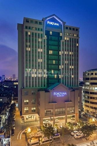 Toà nhà 700m2 x 10 tầng khu Nguyễn Văn cừ làm được Hotel, Bệnh viện...