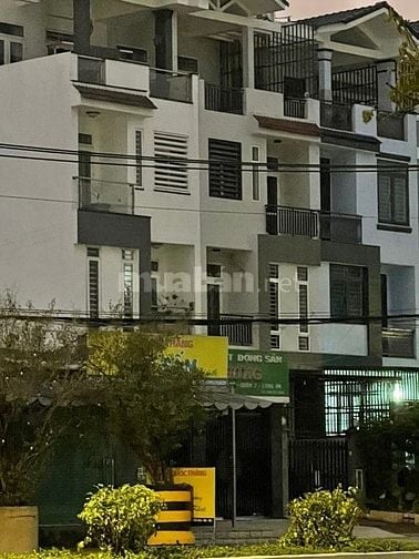 Bán nhà hẻm xe hơi khánh hội P4 Q4,dt:6x12m,giá:5,4tỷ(gpxd:5lầu)